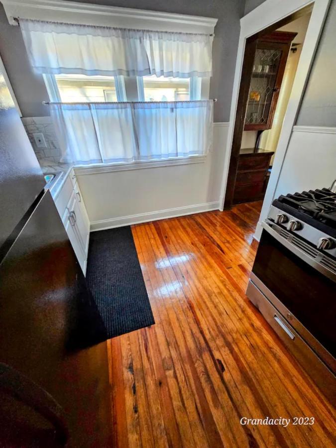 클리블랜드 Lovely! Near Cleve Clinic/Uh/Cwru/Dwntwn W/Porch 빌라 외부 사진